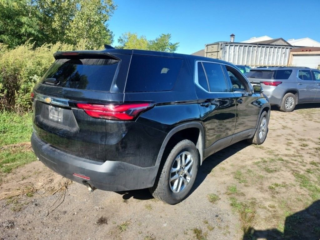 2023 Chevrolet Traverse LS photo 2