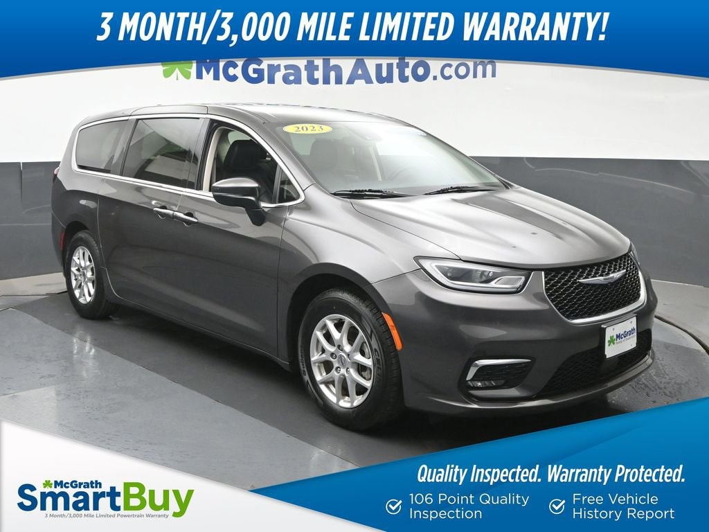 2023 Chrysler Pacifica Touring L's photo