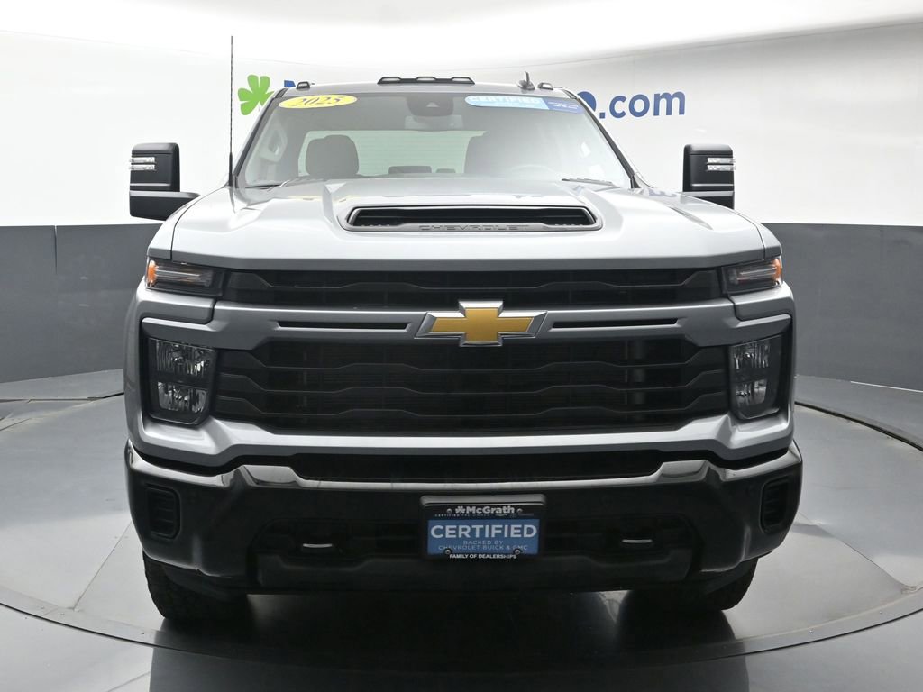 2025 Chevrolet Silverado 2500HD Custom photo 3