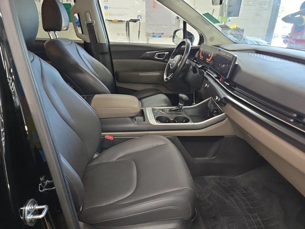 Used 2025 Kia Carnival LXS Van Passenger Van