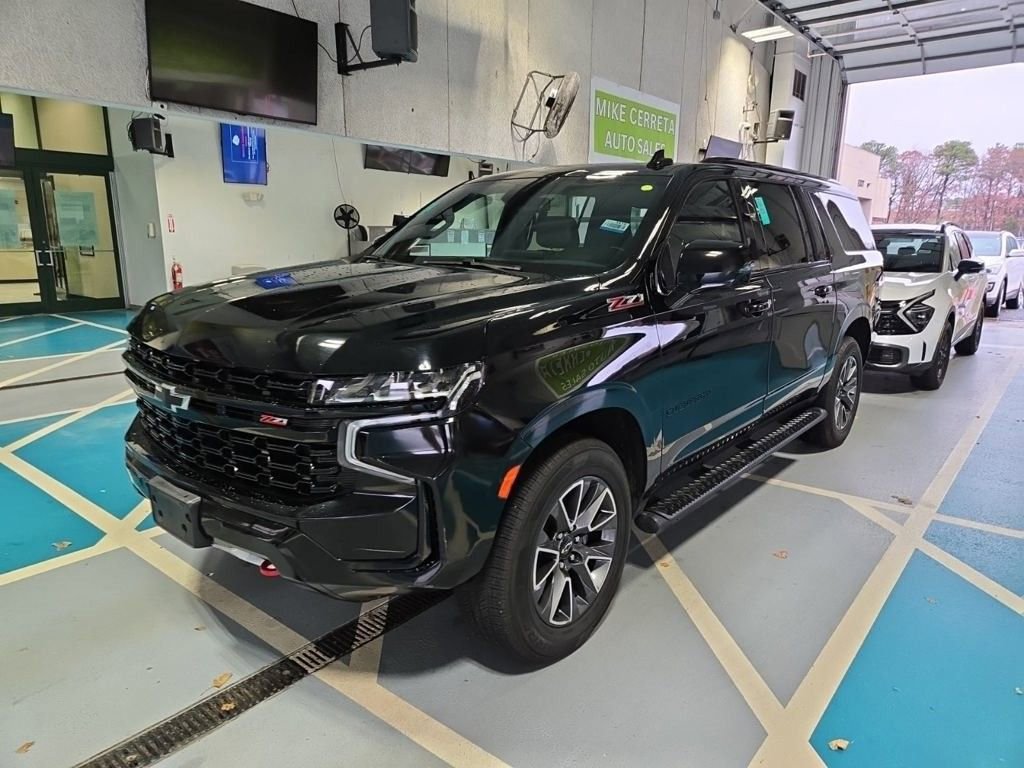 2023 Chevrolet Suburban Z71 photo 2