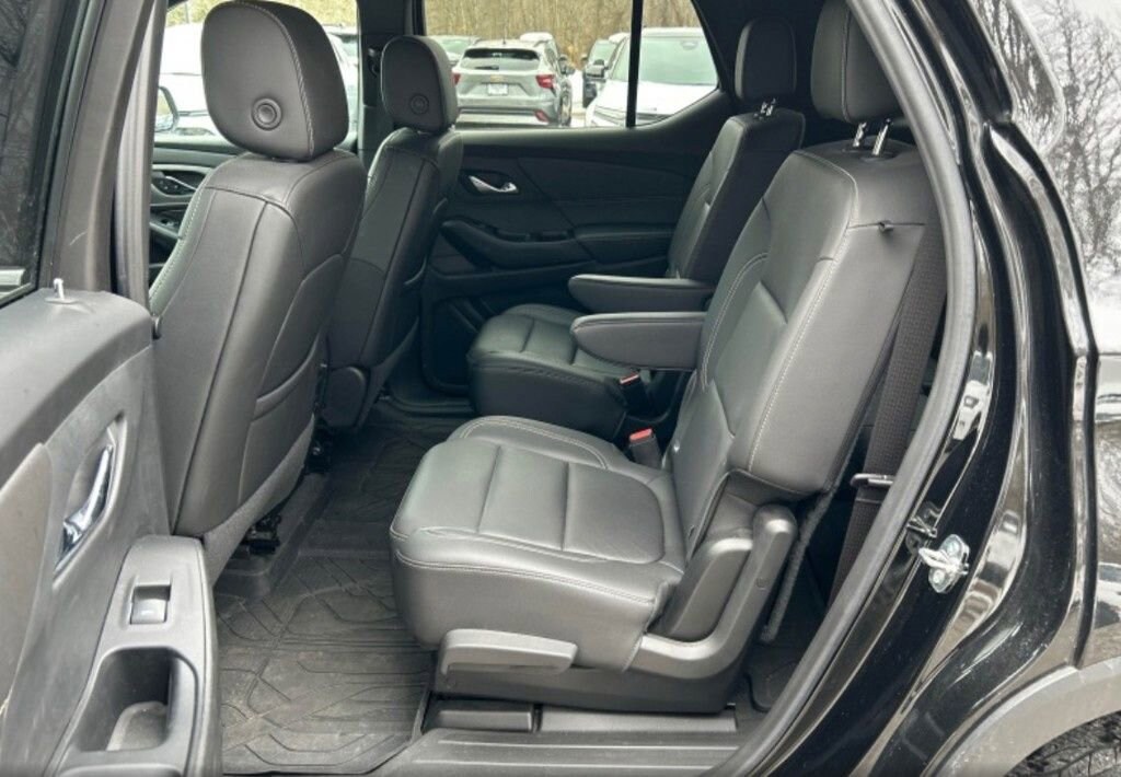 Used 2023 Chevrolet Traverse LT Leather SUV