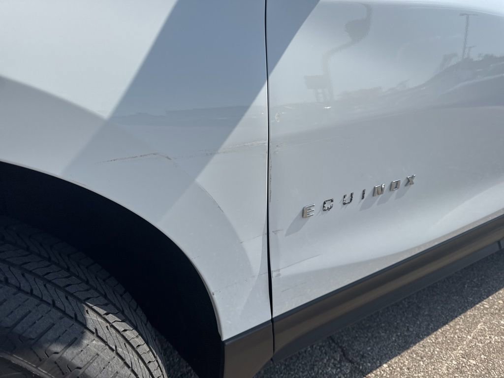 2021 Chevrolet Equinox LS photo 2