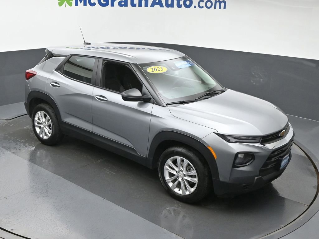 2023 Chevrolet Trailblazer LS photo 2