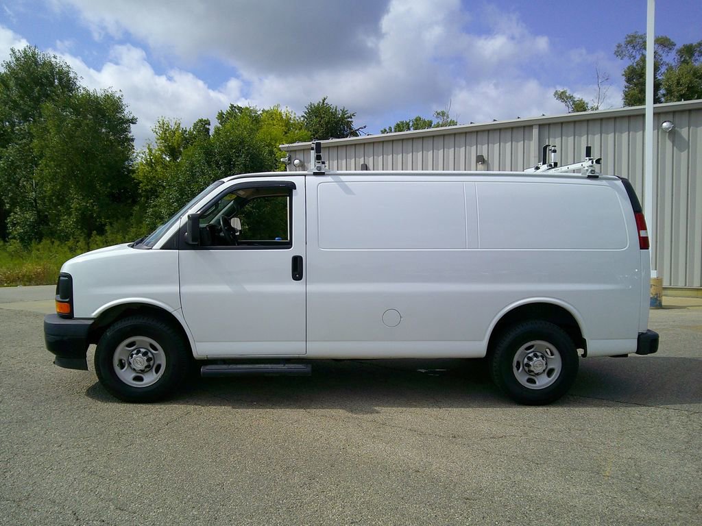2017 Chevrolet Express 2500 Cargo Van photo 4