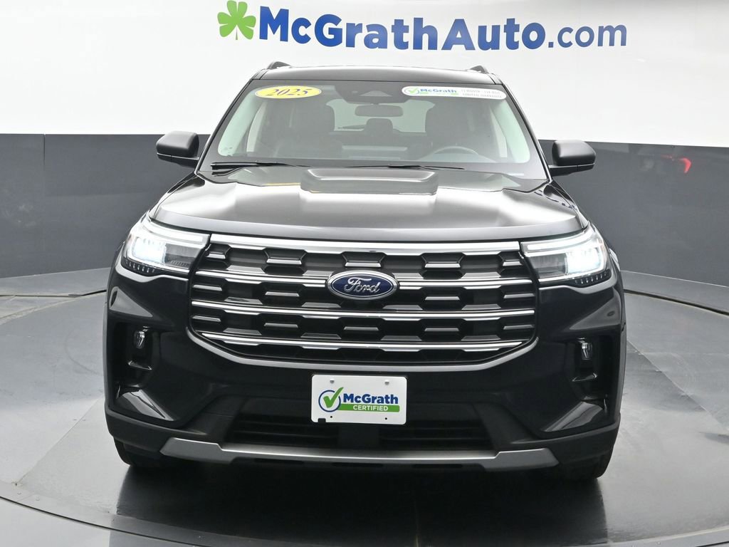 2025 Ford Explorer photo 3