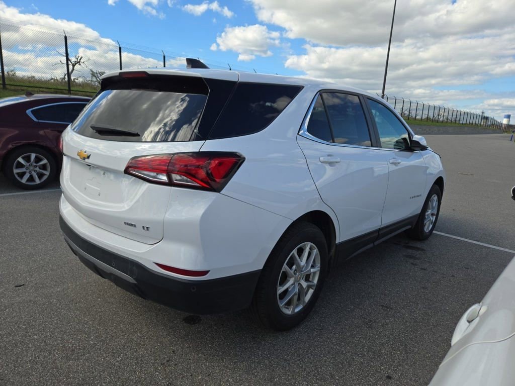 2024 Chevrolet Equinox LT photo 2