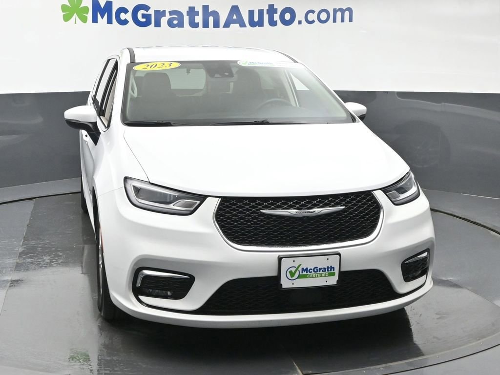 Used 2023 Chrysler Pacifica Touring L Van Passenger Van