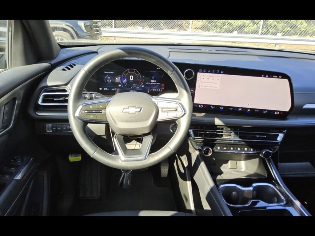 2025 Chevrolet Traverse photo 4