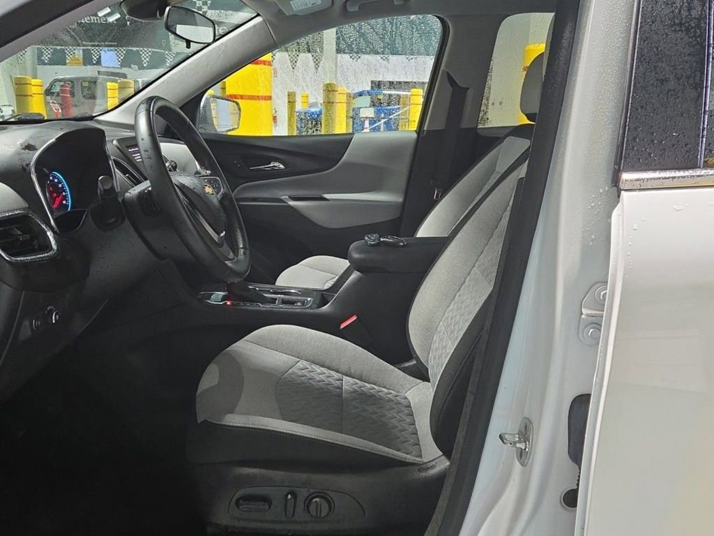 2023 Chevrolet Equinox LT photo 2
