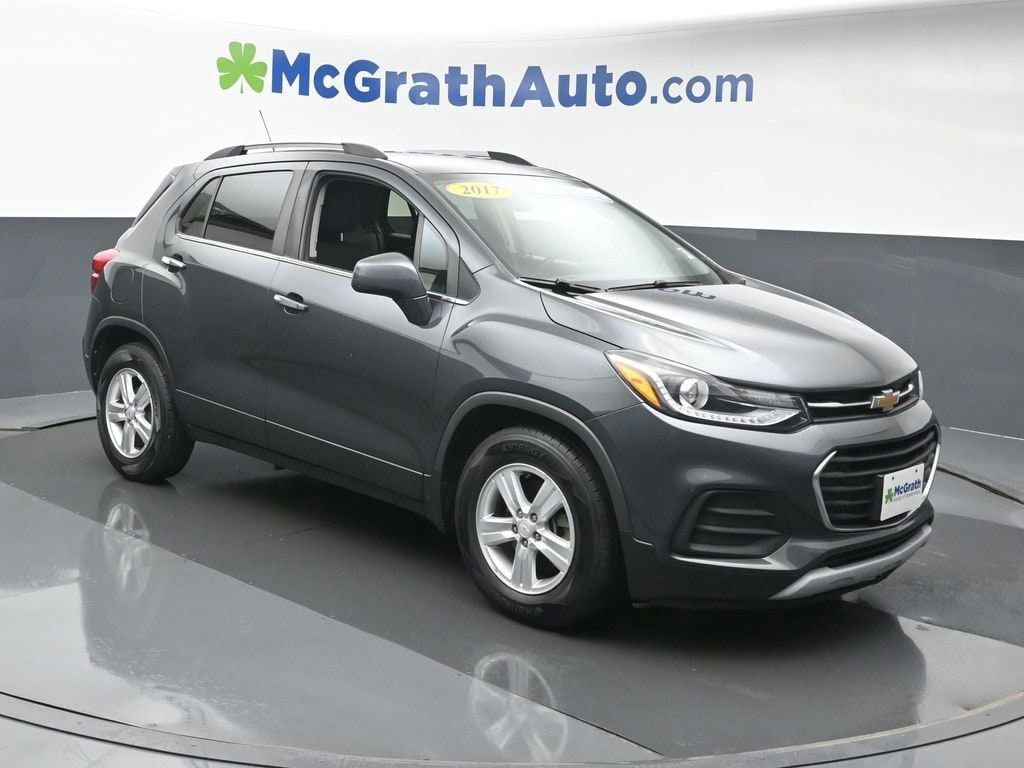 Used 2017 Chevrolet Trax LT with VIN KL7CJLSB8HB123567 for sale in Cedar Rapids, IA