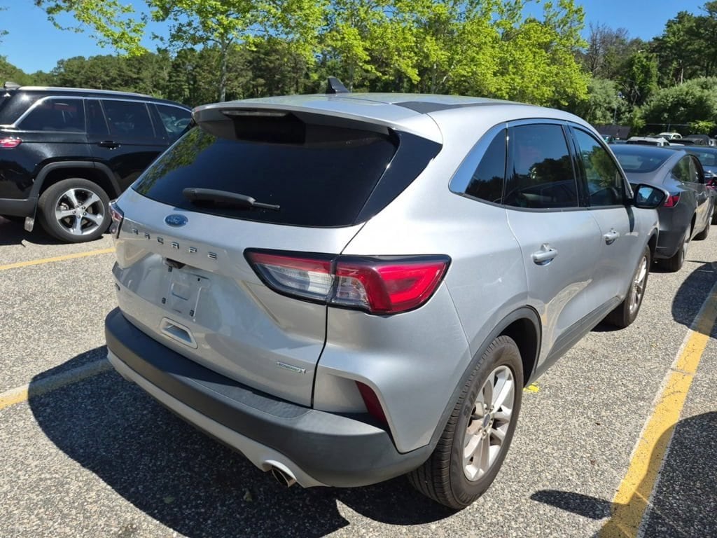 Used 2020 Ford Escape SE with VIN 1FMCU0G62LUB28065 for sale in Cedar Rapids, IA