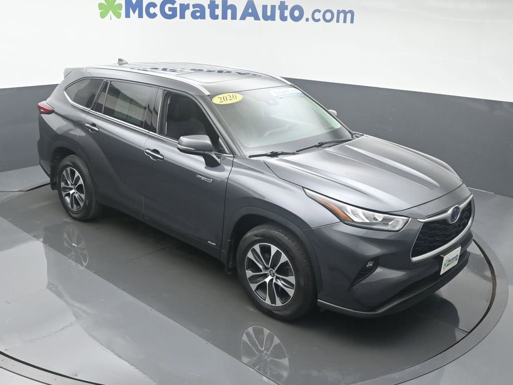 Used 2020 Toyota Highlander XLE with VIN 5TDGBRCH7LS503833 for sale in Cedar Rapids, IA