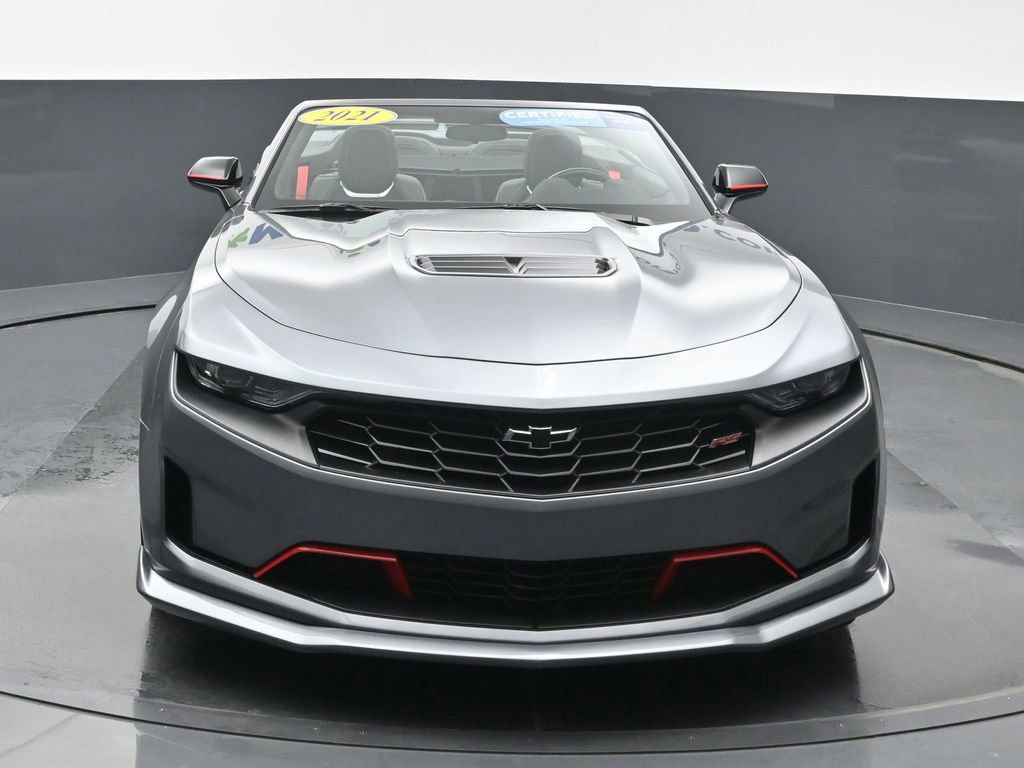 2021 Chevrolet Camaro LT1 photo 2