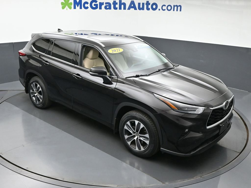 2021 Toyota Highlander XLE photo 2