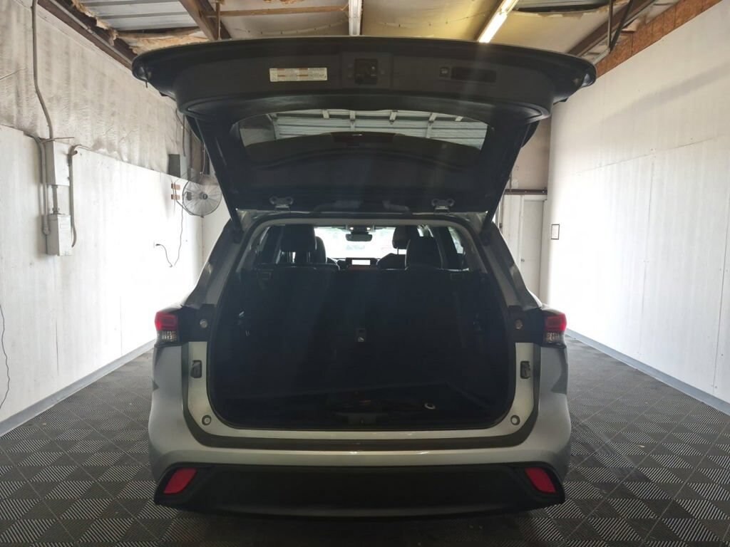 Used 2023 Toyota Highlander Hybrid XLE SUV