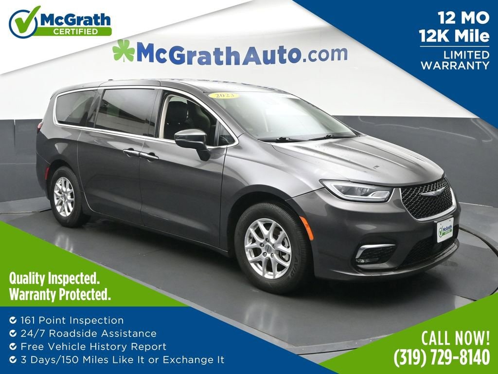 2023 Chrysler Pacifica Touring L's photo