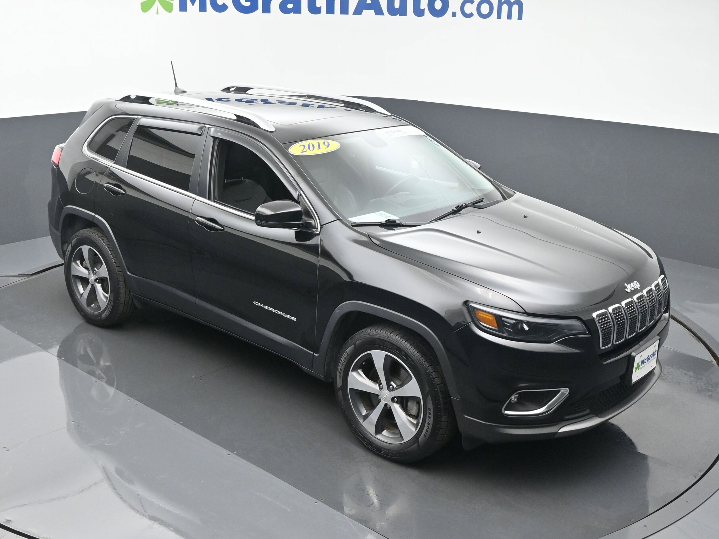 Used 2019 Jeep Cherokee Limited with VIN 1C4PJMDX9KD238791 for sale in Cedar Rapids, IA