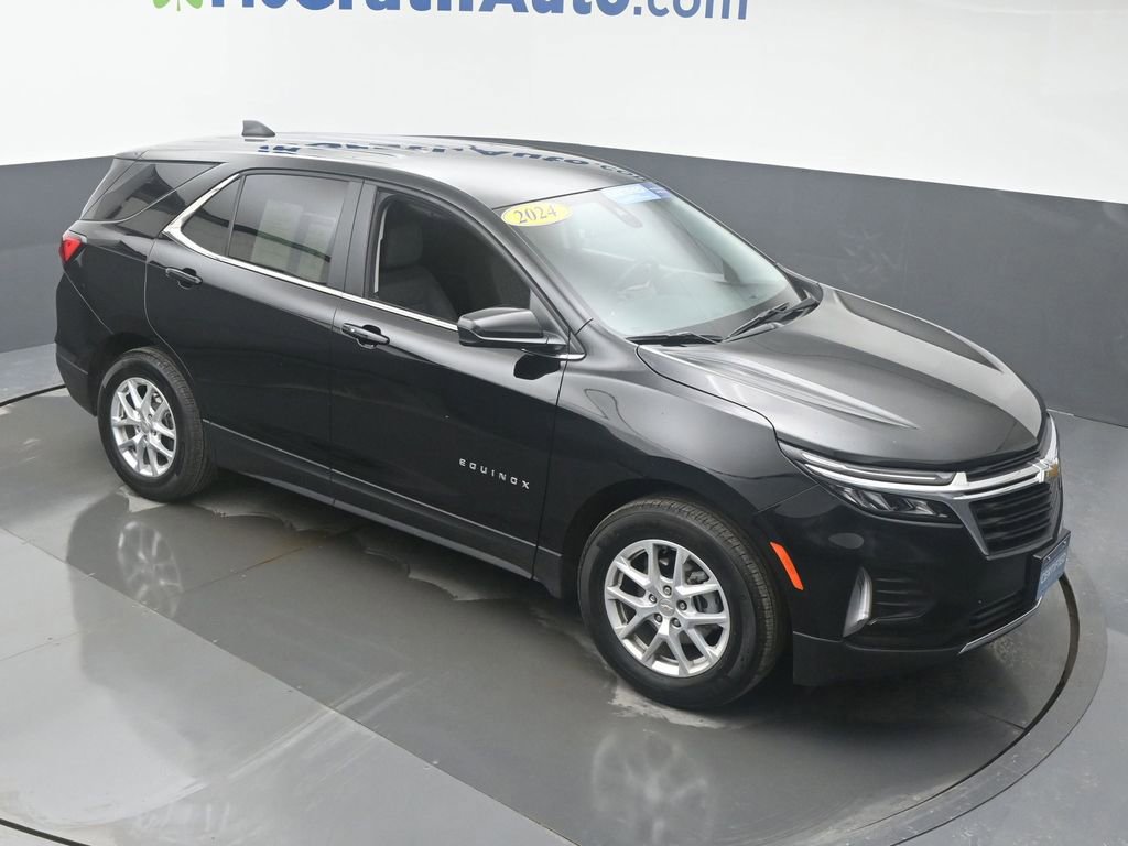 2024 Chevrolet Equinox LT photo 2