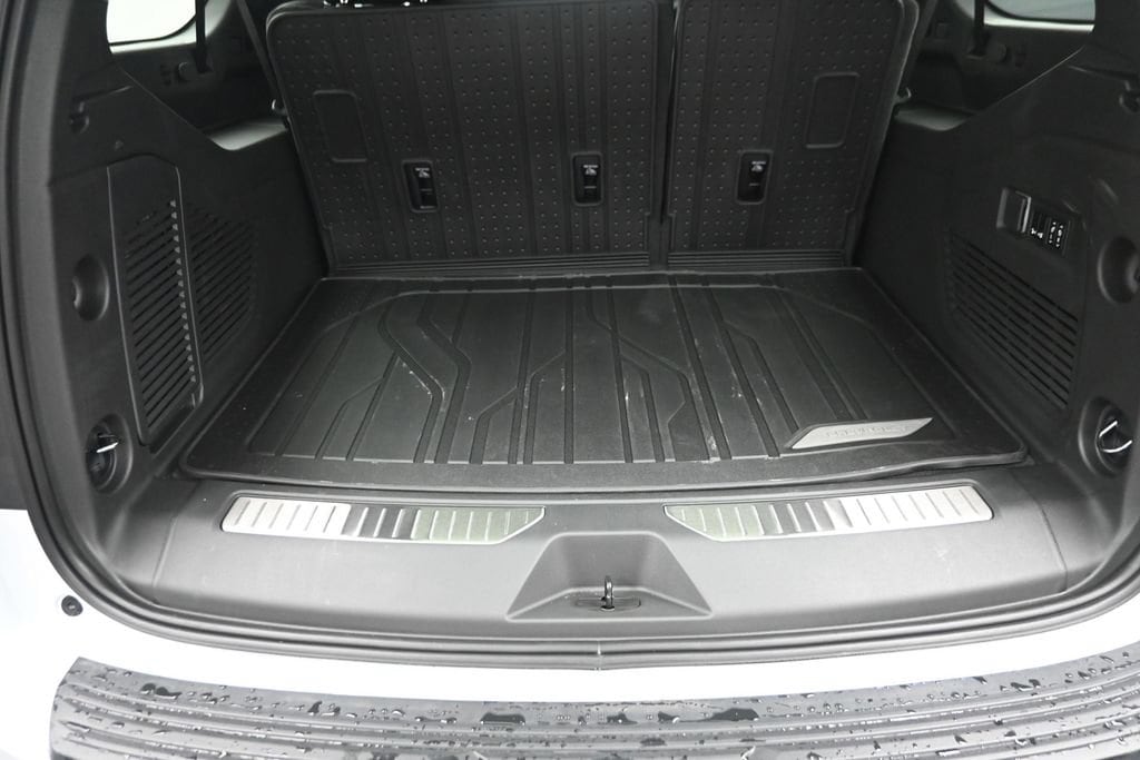 2026 Chevrolet Suburban Premier - Photo 14