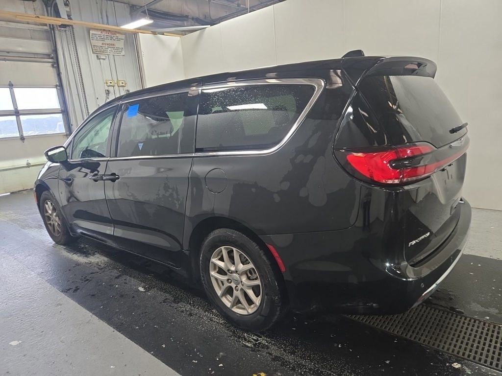 2024 Chrysler Pacifica Touring L photo 2