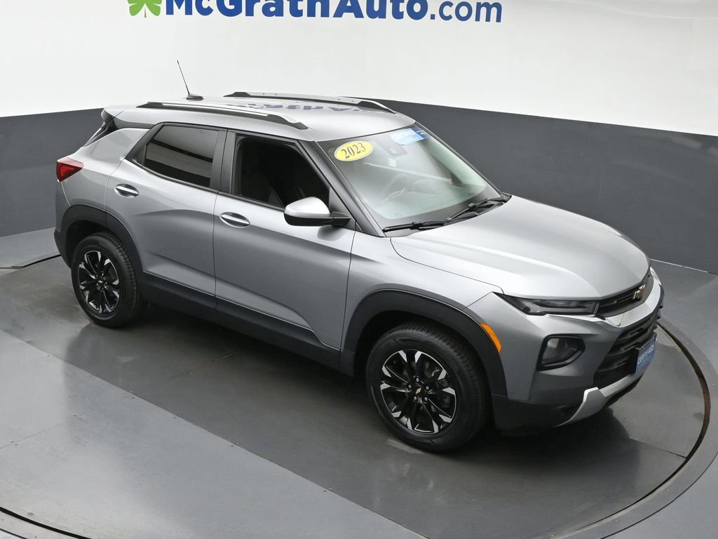 2023 Chevrolet Trailblazer LT photo 2
