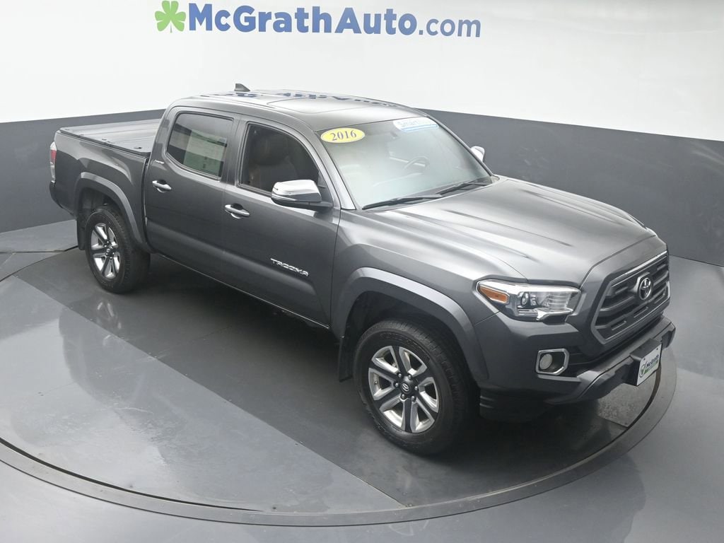 Used 2016 Toyota Tacoma Limited with VIN 3TMGZ5AN8GM020208 for sale in Cedar Rapids, IA