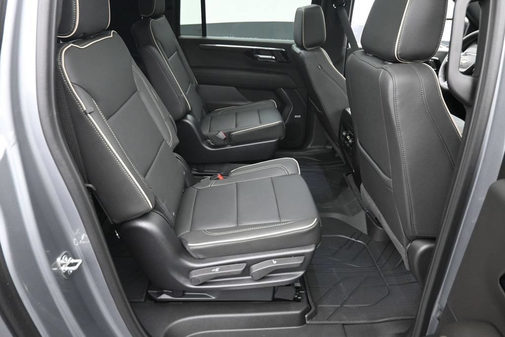 2026 Chevrolet Suburban Premier - Photo 10