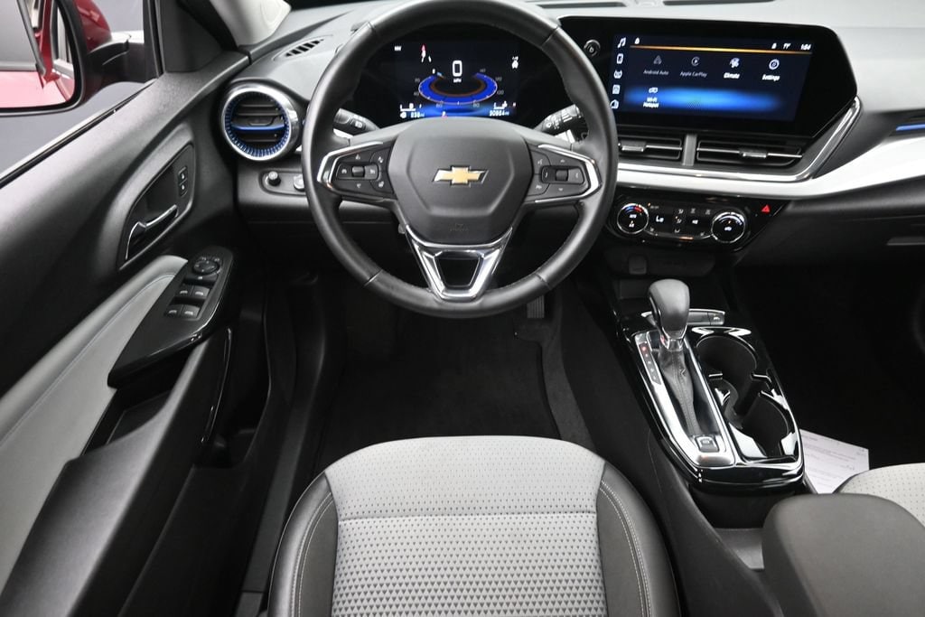 2025 Chevrolet Trax LT - Photo 14