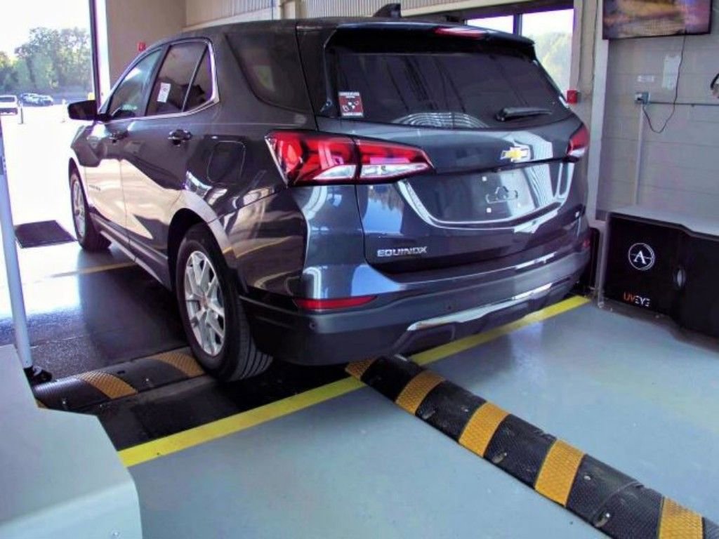 2022 Chevrolet Equinox LT photo 3