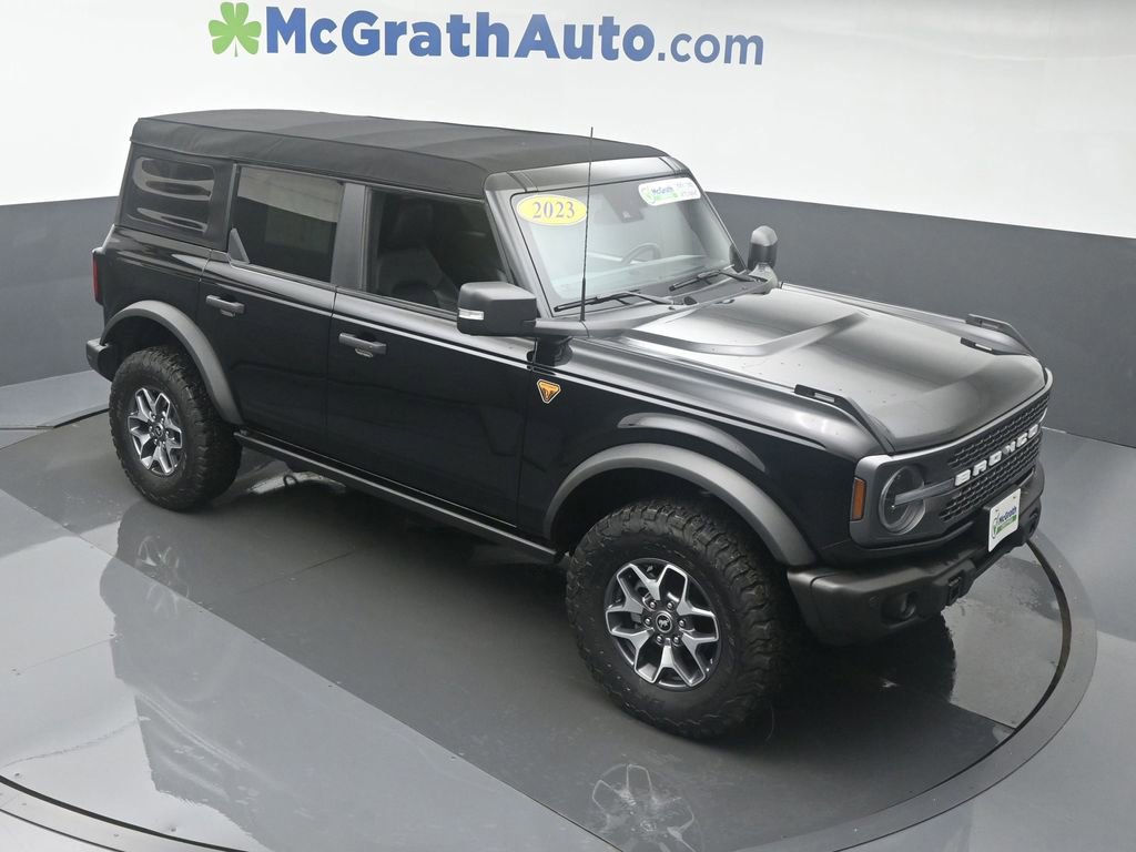 2023 Ford Bronco Base photo 2