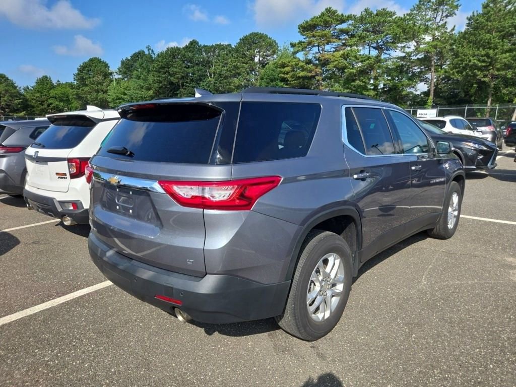 2021 Chevrolet Traverse Leather photo 2