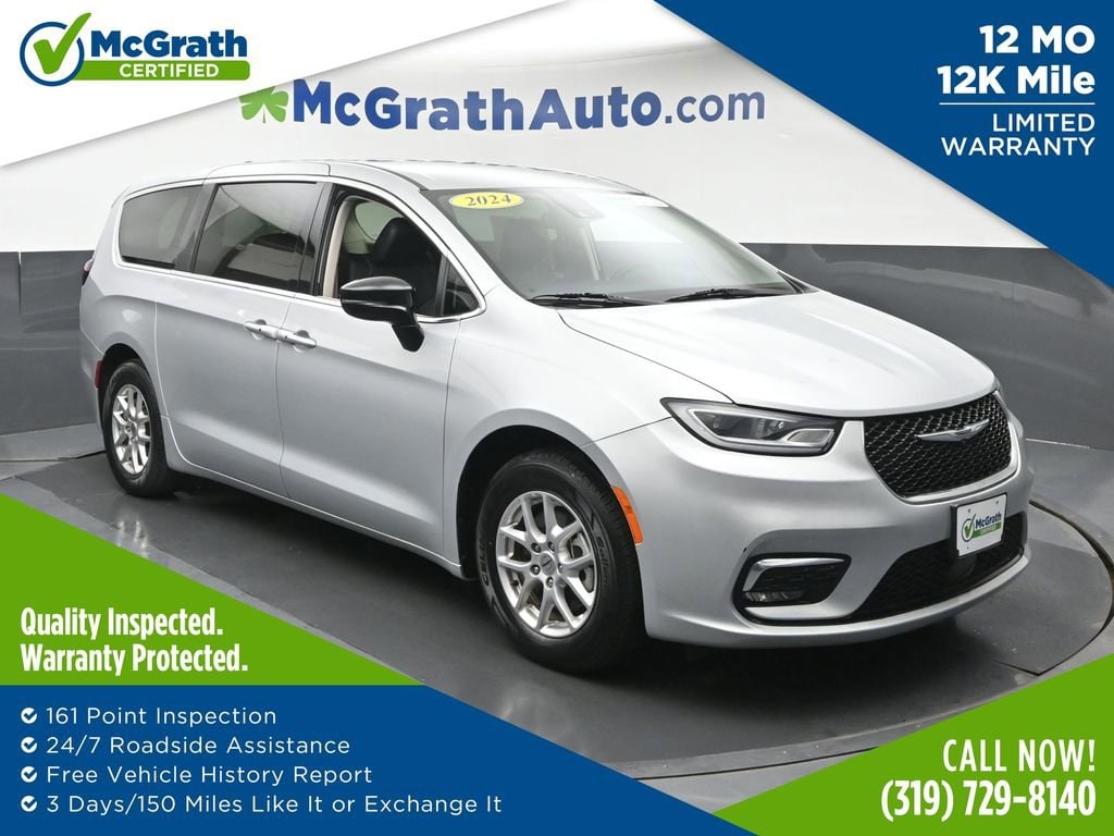 2024 Chrysler Pacifica Touring L's photo