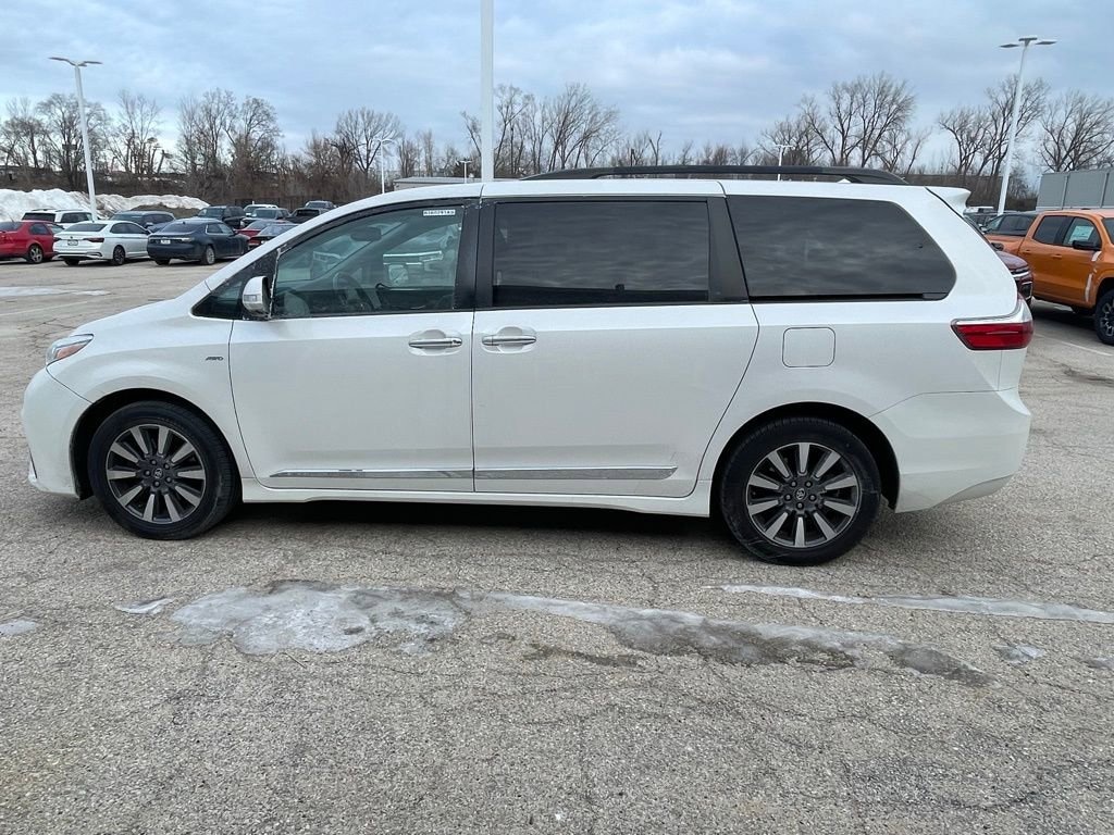 Used 2019 Toyota Sienna XLE Van
