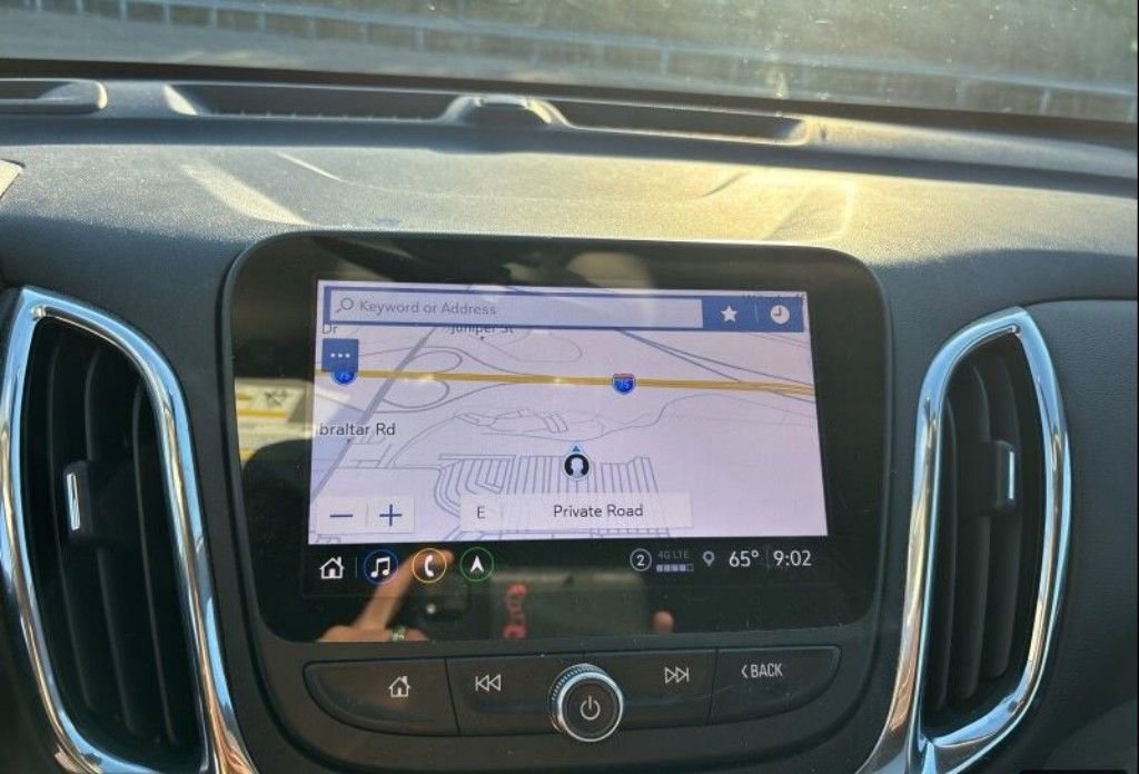 2022 Chevrolet Equinox LT photo 2