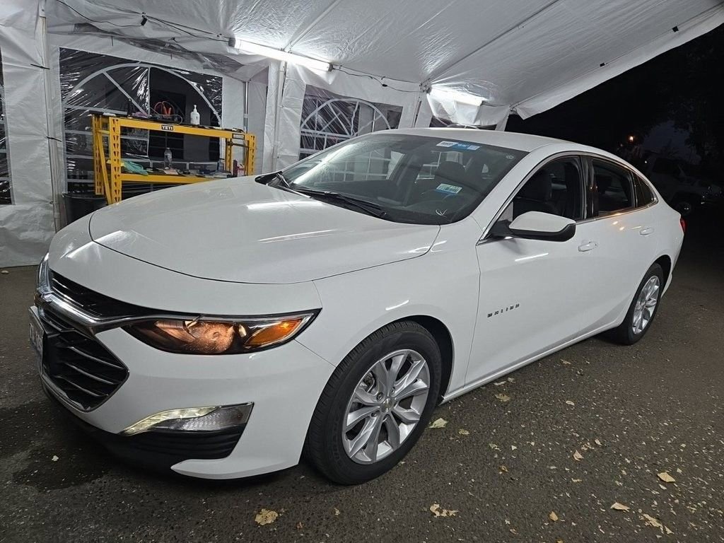 2024 Chevrolet Malibu 1LT photo 2