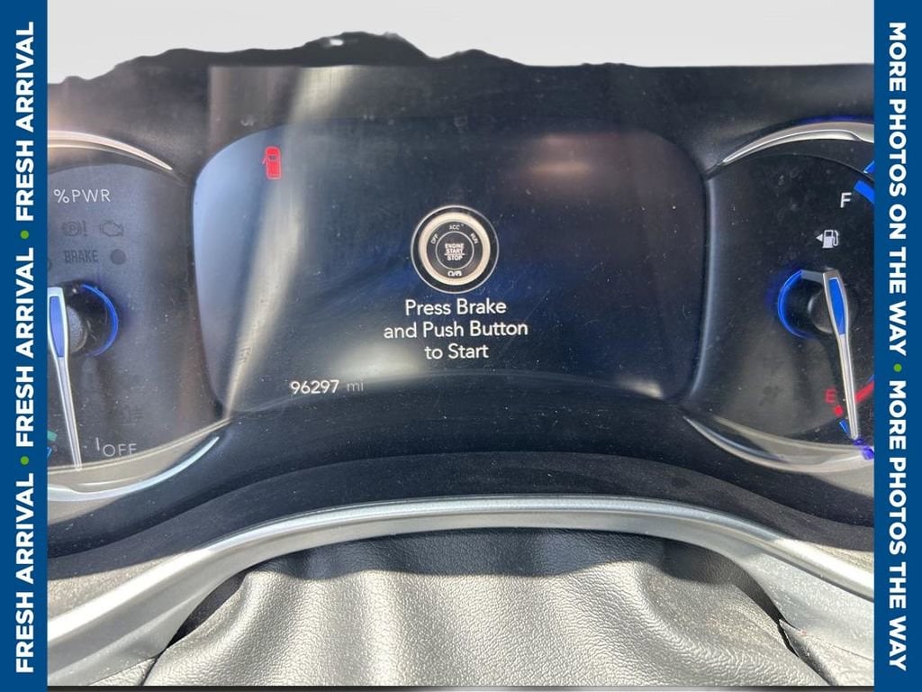 2022 Chrysler Pacifica Hybrid Touring L Hybrid's photo