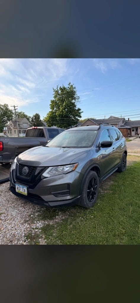Used 2018 Nissan Rogue SV with VIN 5N1AT2MV6JC727152 for sale in Cedar Rapids, IA