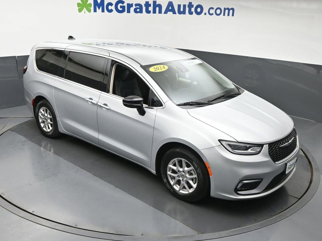 Used 2024 Chrysler Pacifica Touring L Van Passenger Van