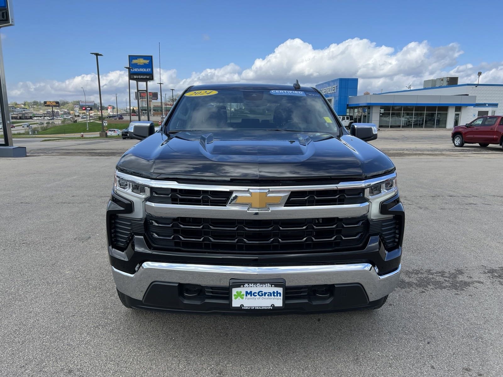 Used 2024 Chevrolet Silverado 1500 LT with VIN 1GCUDDED0RZ118339 for sale in Cedar Rapids, IA