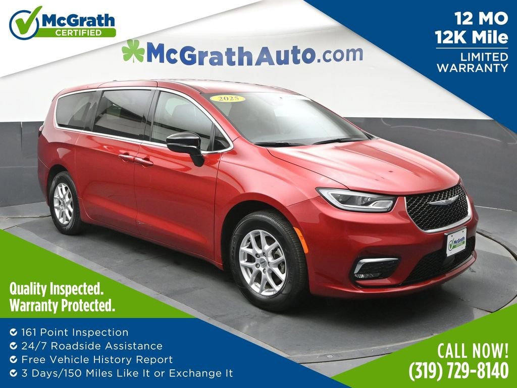 2025 Chrysler Pacifica Select's photo