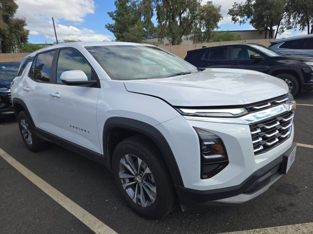 2025 Chevrolet Equinox LT photo 3