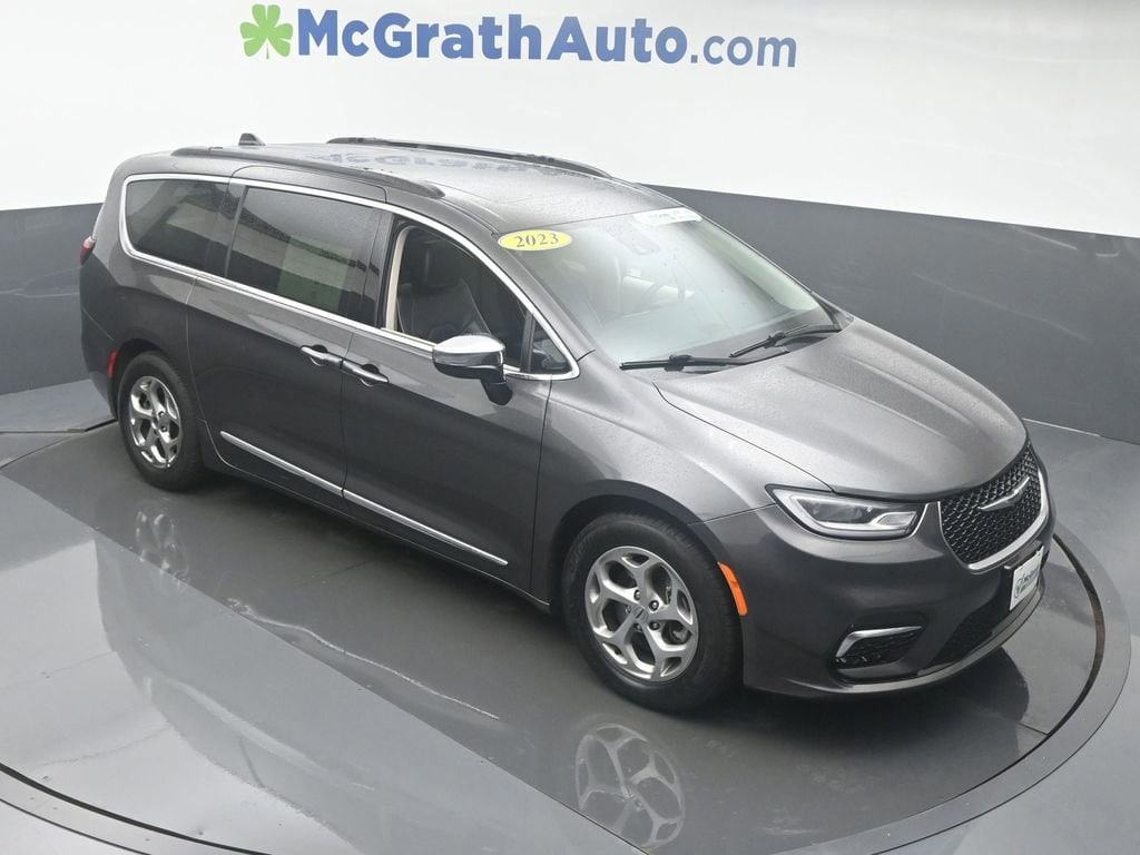 Used 2023 Chrysler Pacifica Limited with VIN 2C4RC1GG8PR533477 for sale in Cedar Rapids, IA