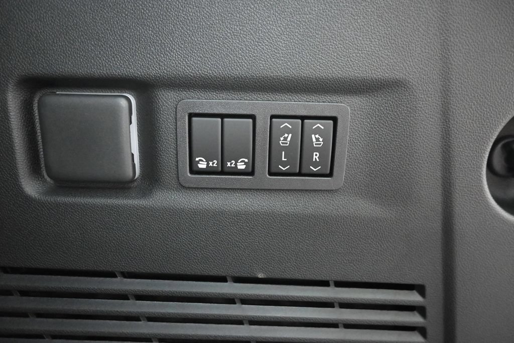2026 Chevrolet Suburban Premier - Photo 15