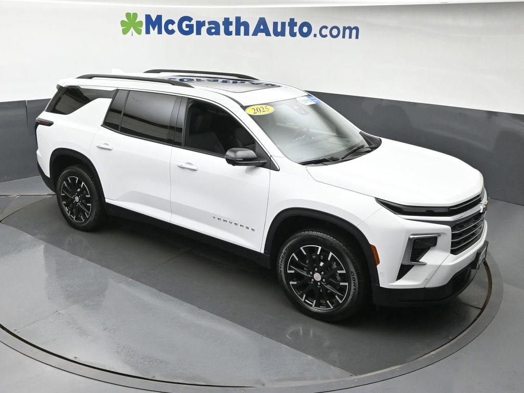 Used 2025 Chevrolet Traverse LT SUV