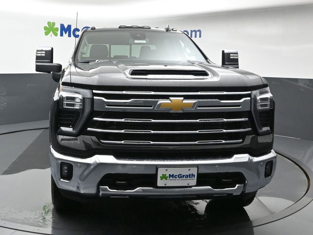 2025 Chevrolet Silverado 2500HD LTZ photo 3