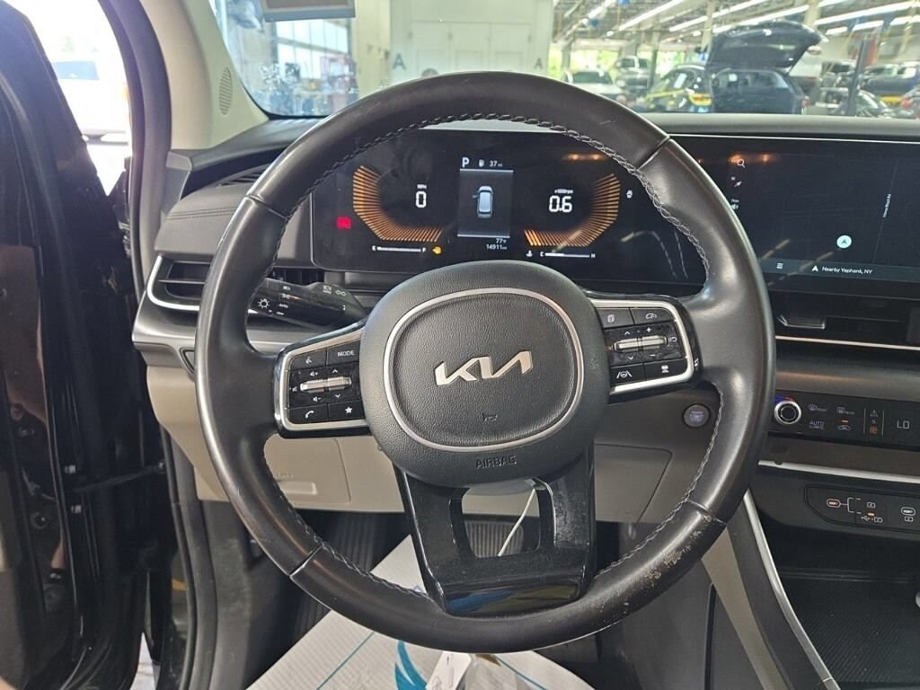 Used 2025 Kia Carnival LXS Van Passenger Van