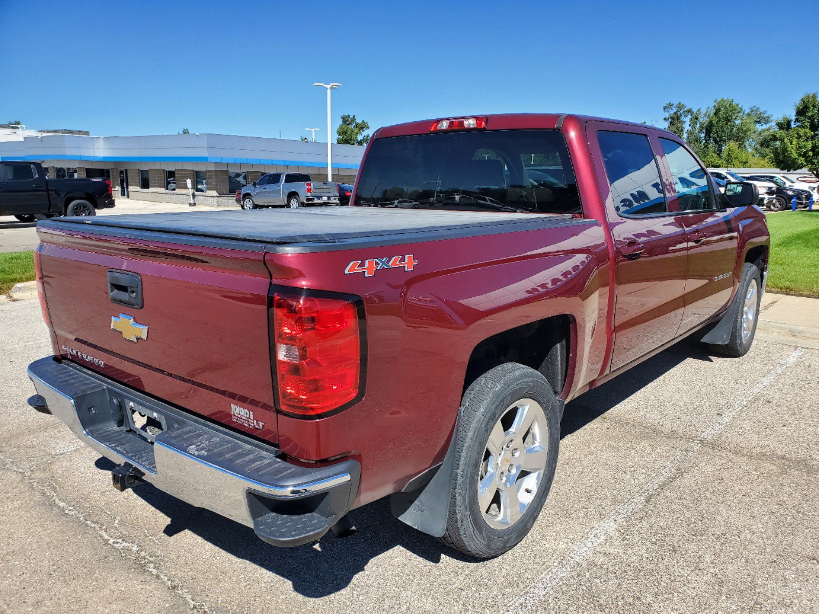 Used 2014 Chevrolet Silverado 1500 LT with VIN 3GCUKREC2EG517807 for sale in Cedar Rapids, IA