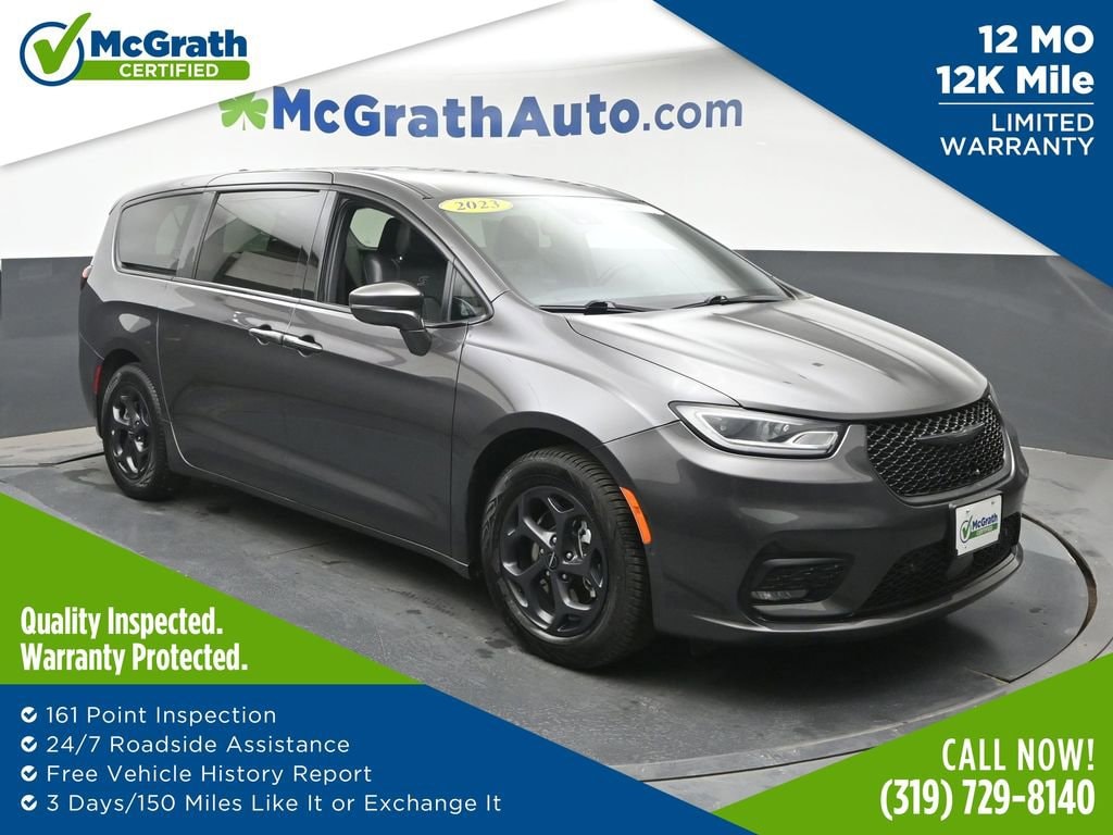 2022 Chrysler Pacifica Hybrid Touring L Hybrid's photo
