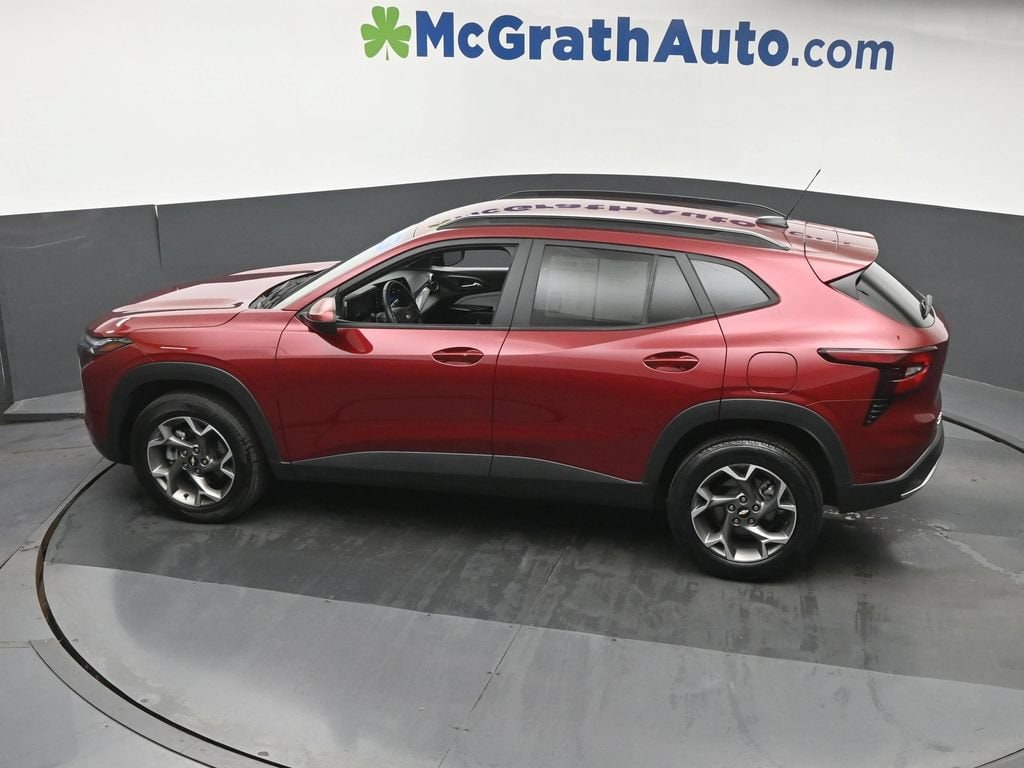 2025 Chevrolet Trax LT - Photo 24